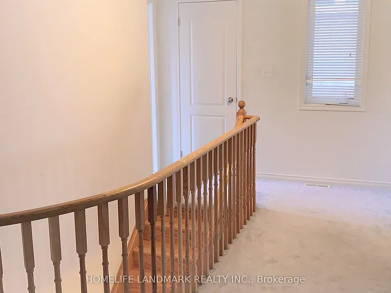 2356 Equestrian Cres — Photo 11