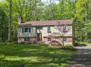 28 Fieldcrest Dr, Ridgefield, CT 06877