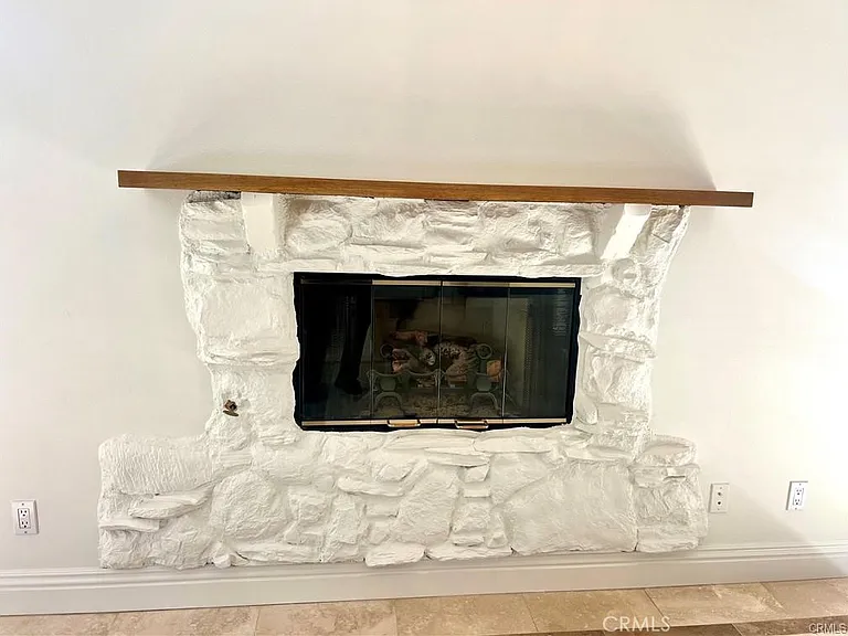 25292 De Salle St — Photo 9