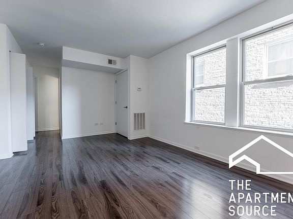 4th image of 924 W Carmen Ave #5E