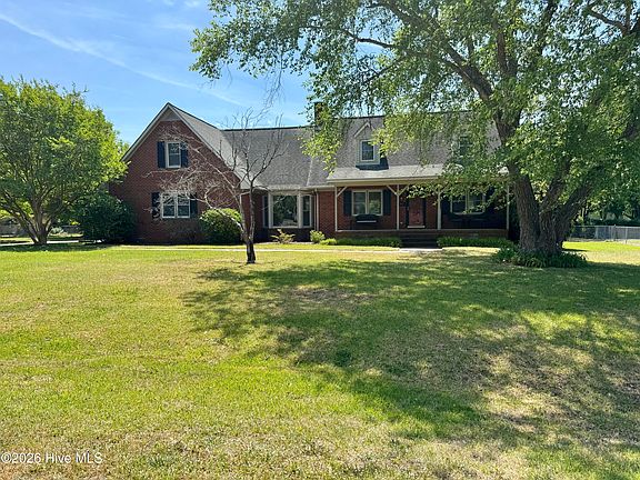 3rd image of 102 Squire Drive