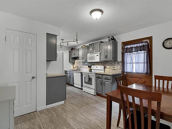 5th image of 7937 Harlan Ave