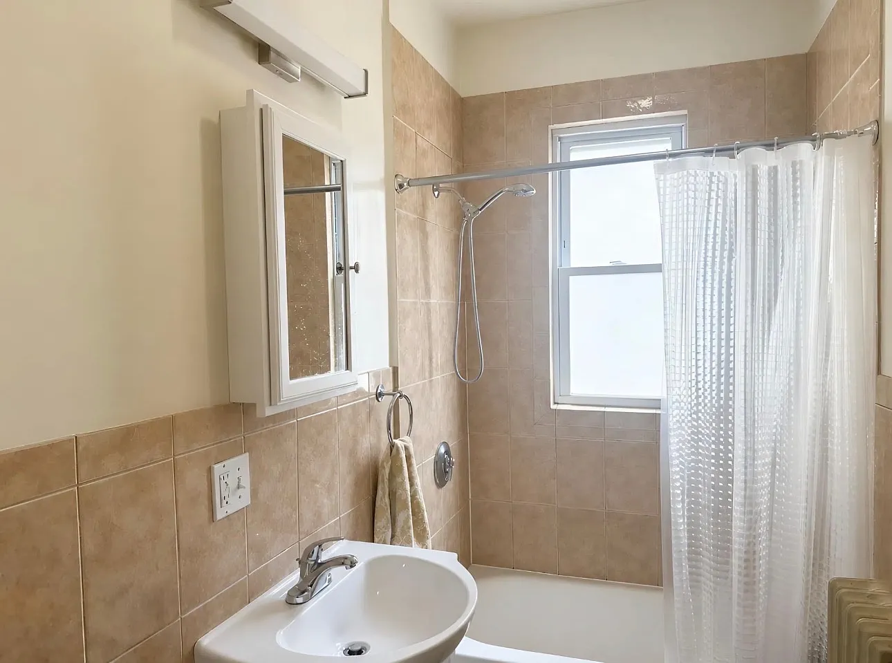 3 bed, 1235 sqft, $2,950 — Photo 4