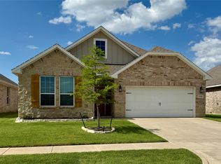 520 Mustang Ln, Pilot Point, TX 76258