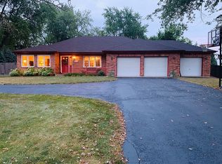 2S489 Riverside Ave, Warrenville, IL 60555