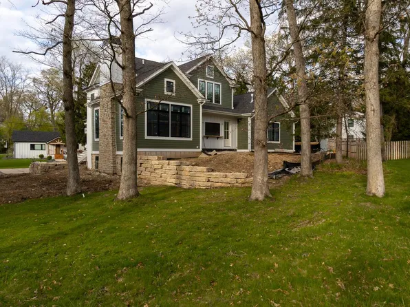 327 Church DRIVE, Fontana, WI 53125