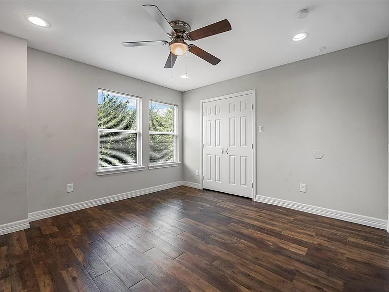 1123 Runneburg Rd — Photo 13