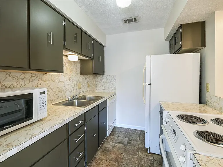 500 E Riverside Dr #216 — Photo 7
