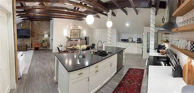 803 Baronne St — Photo 20