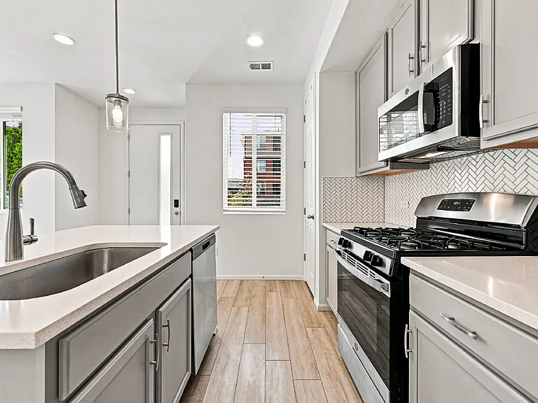 17069 E Exposition Dr — Photo 9