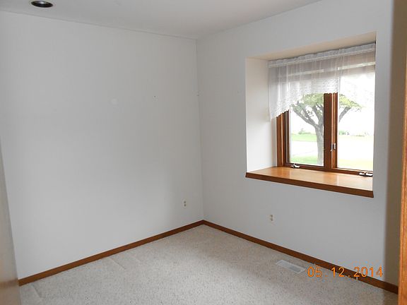 4th image of 9070 Lakeview Ct