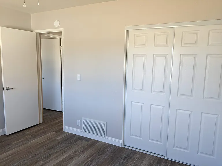 1146 Hudson Ct — Photo 22