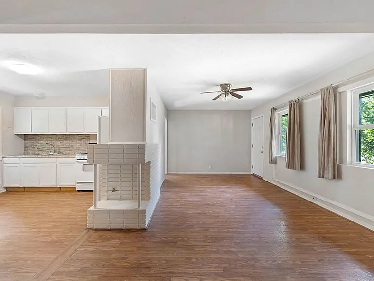 3018 Stallings Dr — Photo 2