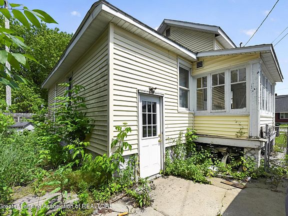 2nd image of 513 Pine St