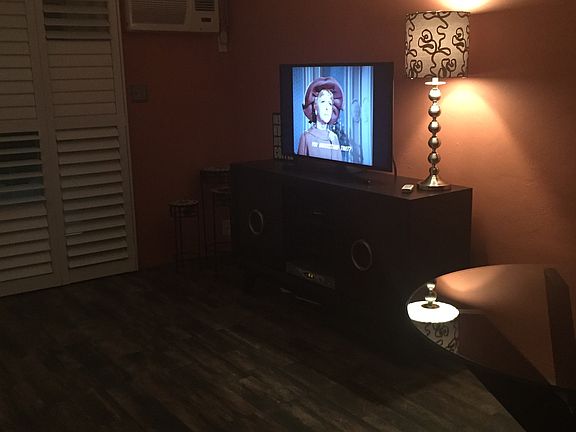 3rd image of 160 Isle Of Venice Dr APT 4