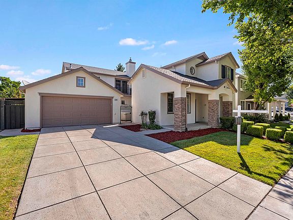 3rd image of 3009 Perry Ln