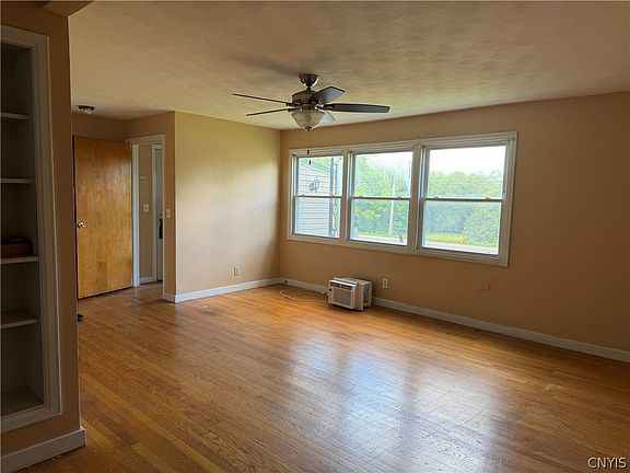 3rd image of 4883 Onondaga Rd