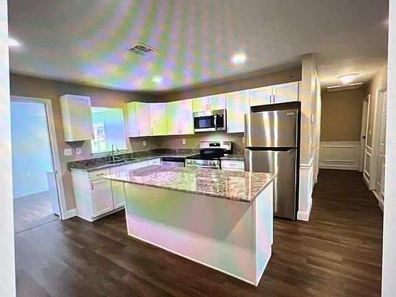 4th image of 22 Buckingham Dr #B