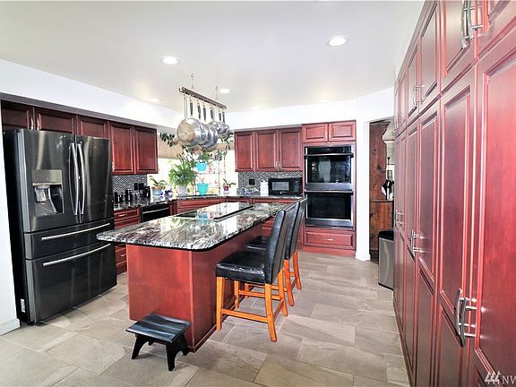 Kitchen with tons of storage, double ovens 