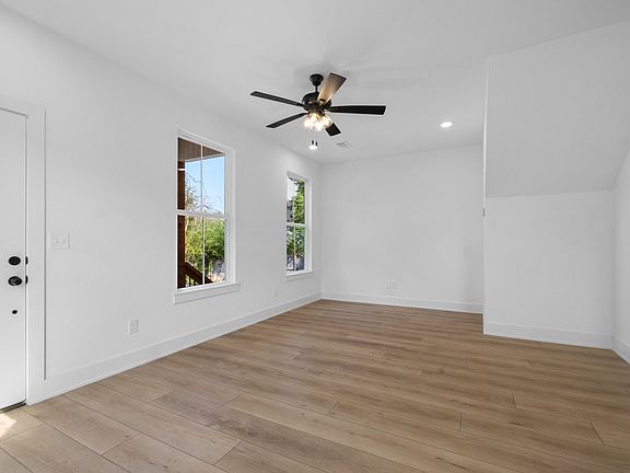 5th image of 576 Willow Ave #2