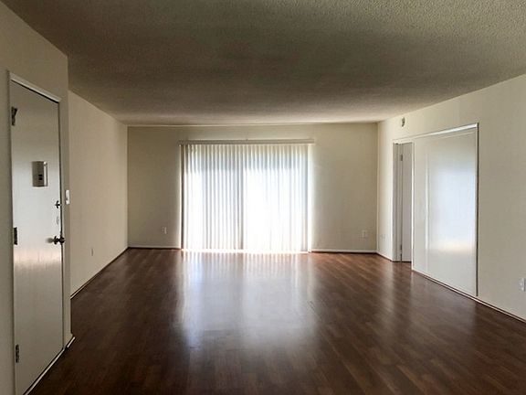 2nd image of 2043 N Beachwood Dr APT 7