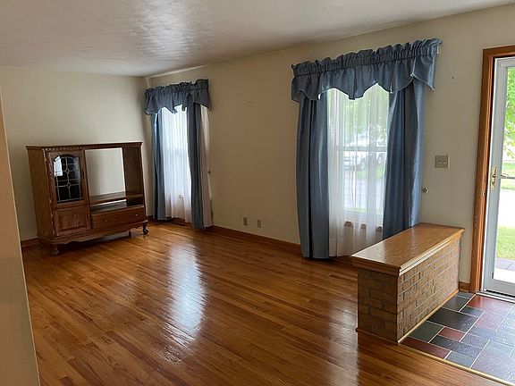 2nd image of 86 Sun Valley