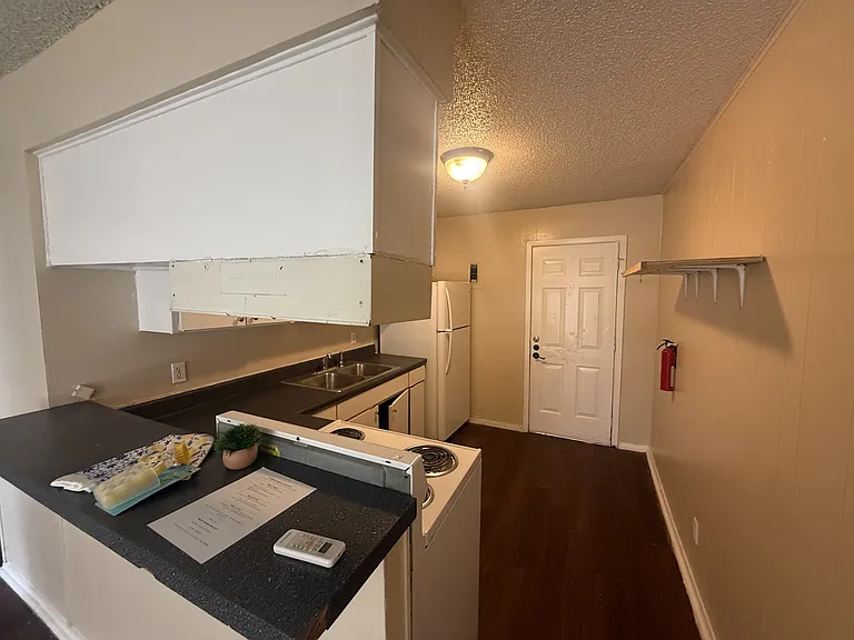 1243 N Lbj Dr #B — Photo 2