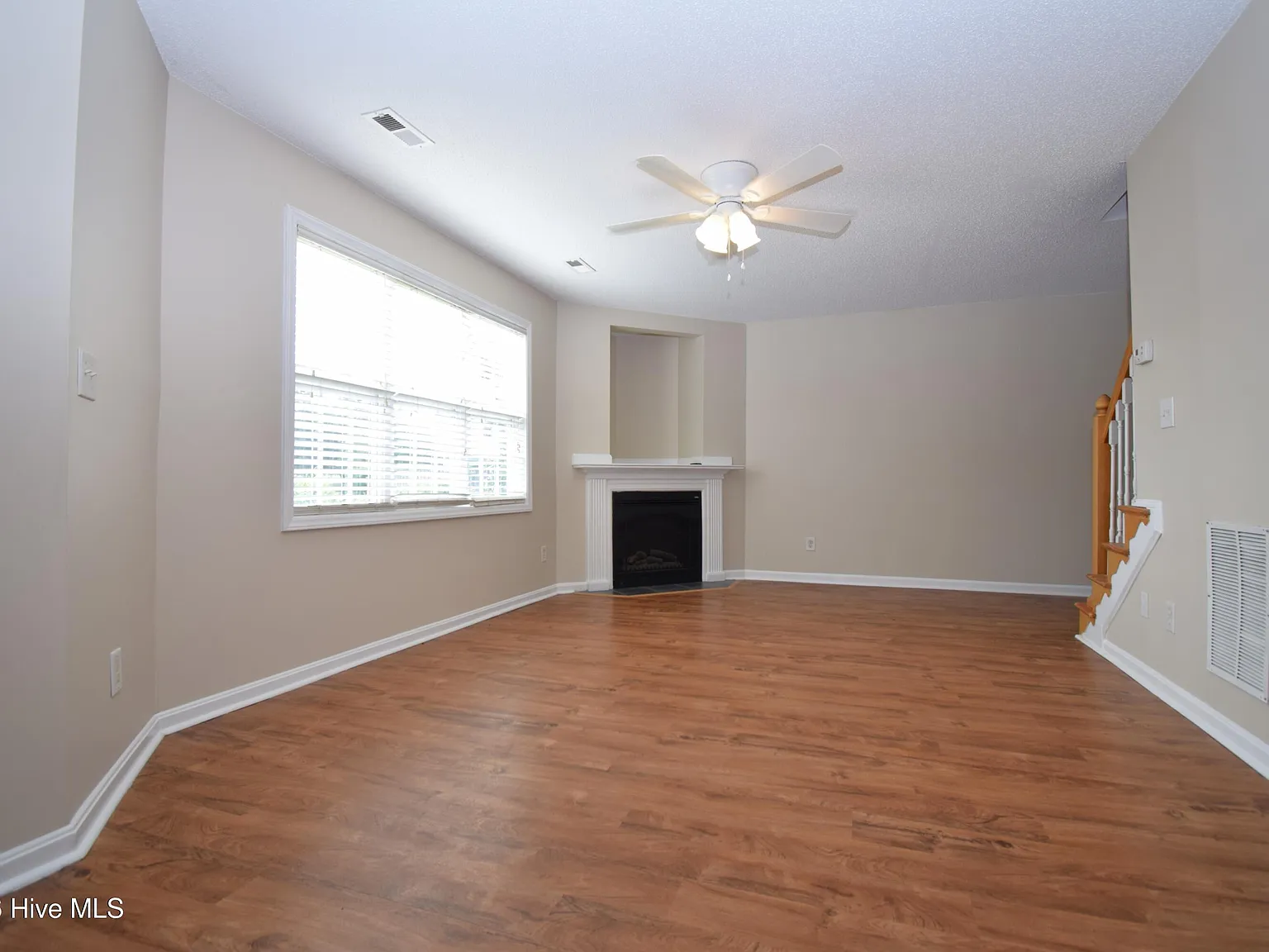 3 bed, 2.5 bath, $1,500 — Photo 3