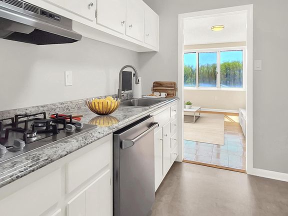5th image of 10201 Grosvenor Pl APT 1025