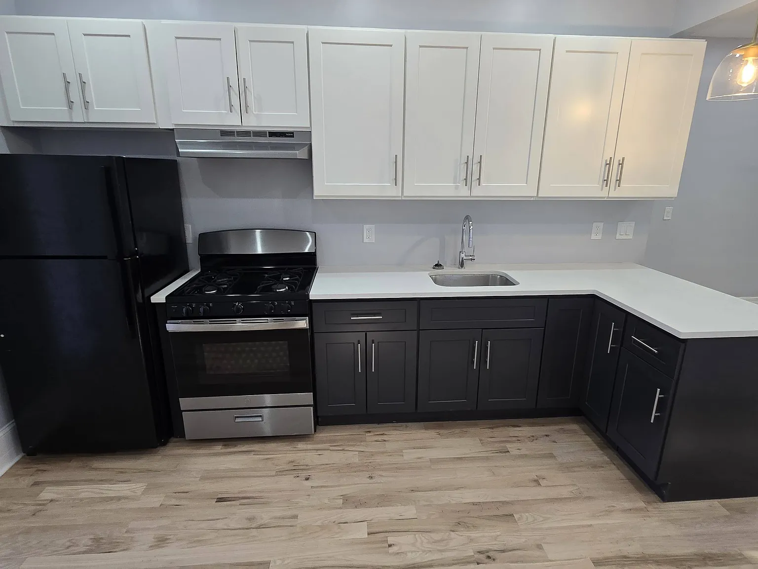 3 bed, $2,595 — Photo 2