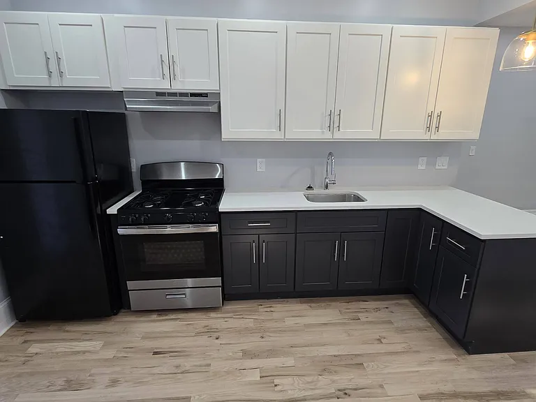 81 Bostwick Ave #2R — Photo 2