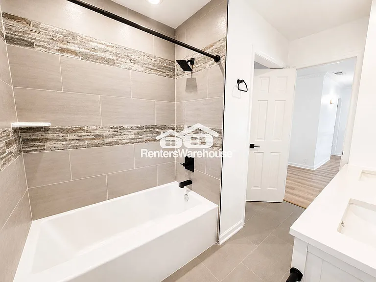 338 Travis St — Photo 34