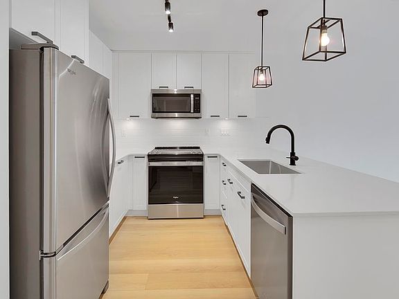 4th image of 22562 121st Ave #114
