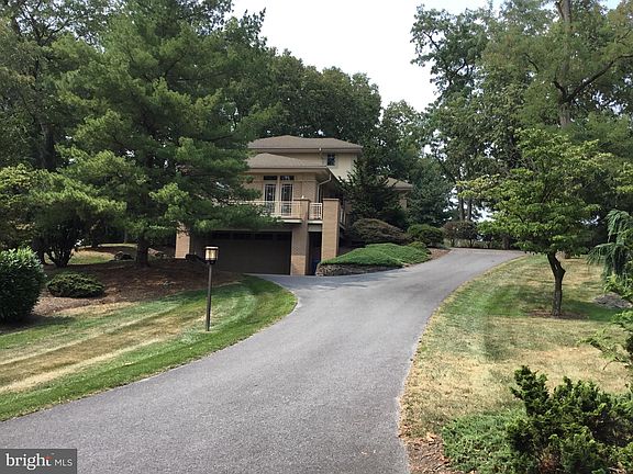 3rd image of 18706 Briarwood Dr