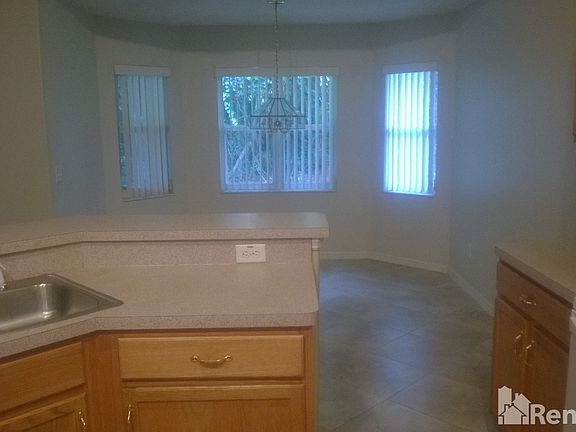 4th image of 21 Boxwood Ln