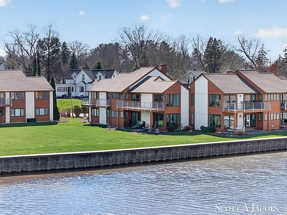 3rd image of 1131 S Shore Dr