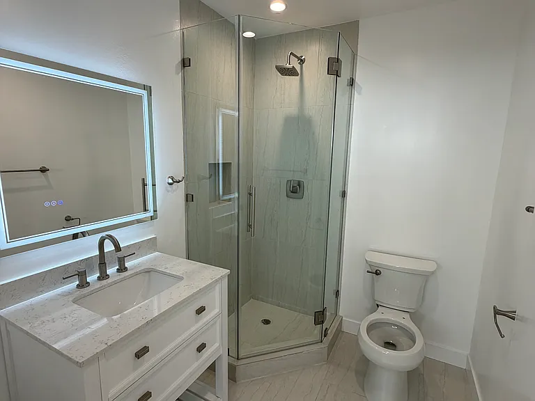 734 N Alfred St #1 — Photo 5
