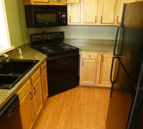 2nd image of 4107 Birch Cir #7