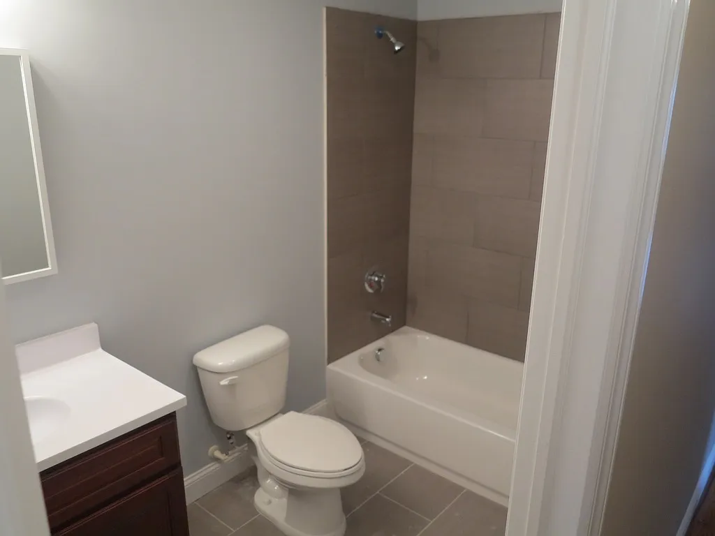3 bed, 2.0 bath, 1500 sqft, $3,051 — Photo 3