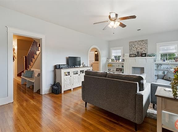 4th image of 400 Santa Anna Ave