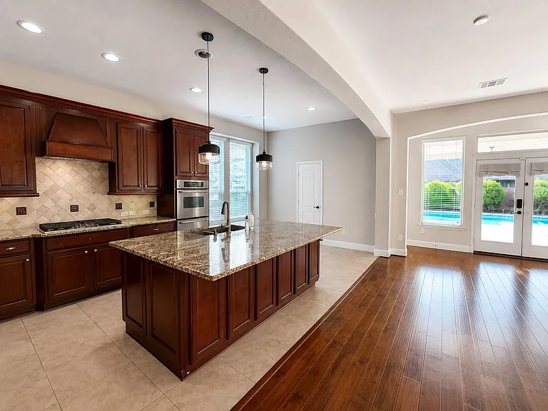 127 Lindenberry Cir — Photo 11