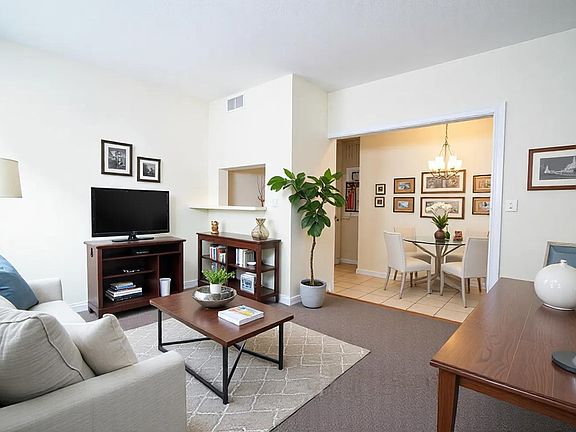 4th image of 3 Sutherland Rd APT 2