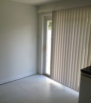 4th image of 151 Lee St