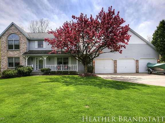 2nd image of 1914 Forest Lake Dr SE