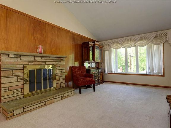 4th image of 697 Gordon Dr