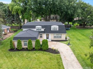 350 Meadowlark Rd, Bloomingdale, IL 60108