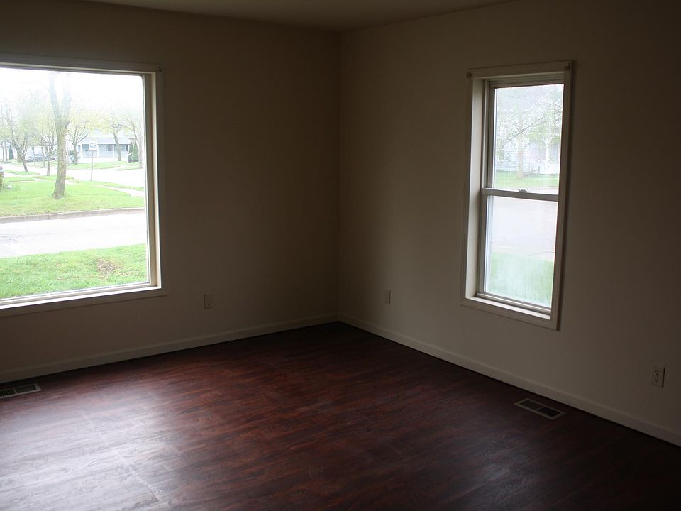 1st image of 807 N Washington St