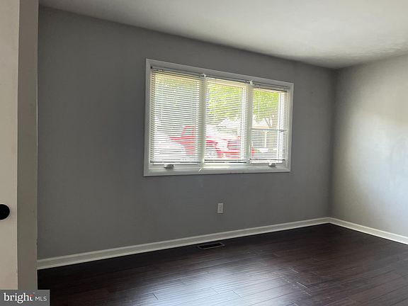 5th image of 44 Lakeview Ct