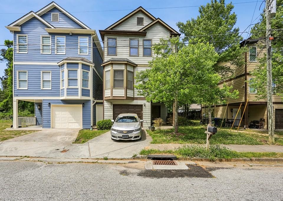 1st image of 740 Prince Pl NW