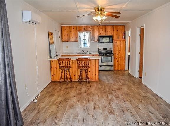 4th image of 406 SE I St